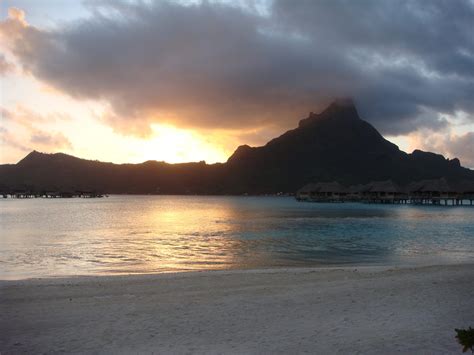 Lovely Bora Bora Sunset - Duncan.co