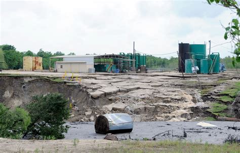 Daisetta Texas sinkhole expands after more than a decade