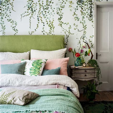 Green bedroom decorating ideas for a mellow space