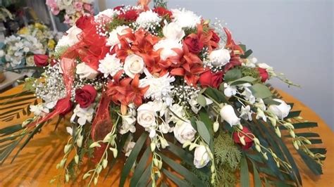 Learn how to make a casket spray funeral arrangement with freash ...