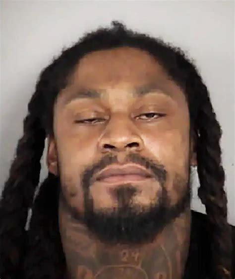 Marshawn Lynch's car missing a tire before DUI arrest: photos