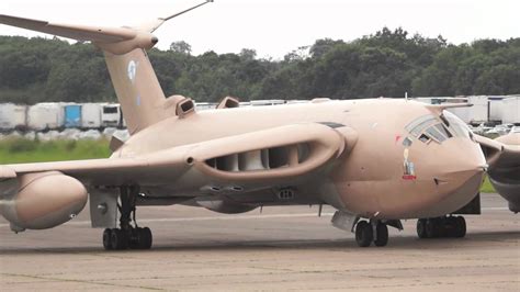 Handley Page Victor XM715 'Teasin Tina' performs Fast Taxi Runs at Bruntingthorpe 15/7/12 - YouTube