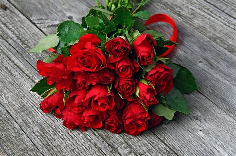 Give Unique Gifts Other Than Red Roses On Valentine's Day