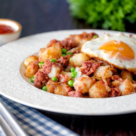 Canned Corned Beef Hash with Fried Egg - Krumpli