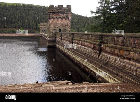 Howden Dam, Derwent Reservoir, Upper Derwent Valley, Derbyshire ...