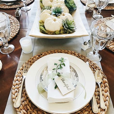 16 Beautifully Simple Thanksgiving Table Setting Ideas - jane at home