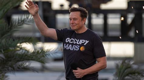 Elon Musk Is Practically Booed Off the Stage at Dave Chappelle's San Francisco Show | GQ