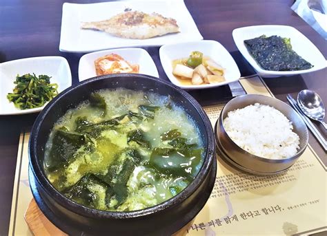 HAPPYDALKIS: 21 April 2017 - Tasty seaweed soup for dinner at 청담미역