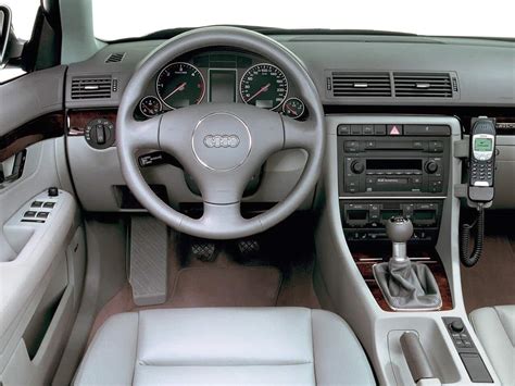 Audi A4 B6 Avant 2001-2004 planche de bord – photo Audi | Auto Forever