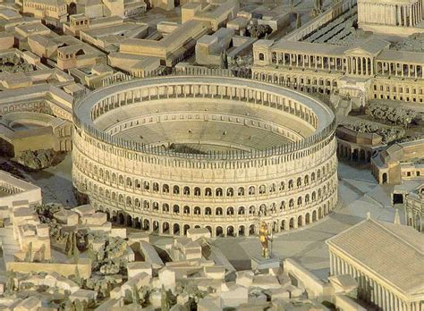 El Anfiteatro Flavio, más conocido como el Coliseo de Roma, es uno de los monumentos de la época ...