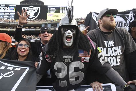 An Oakland Raiders superfan livestreamed his goodbye to the team he ...