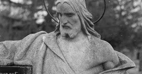 Statue of Jesus Christ on a Grave · Free Stock Photo