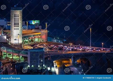 Border between the United States and Canada, at the Majestic Niagara ...