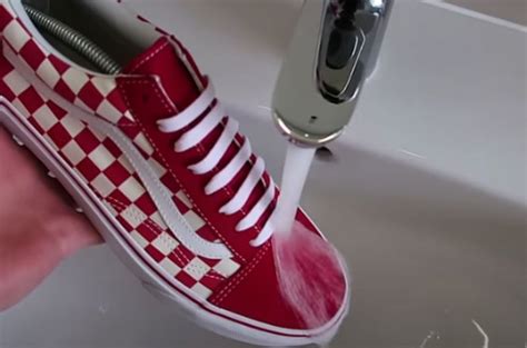 How to make your shoes waterproof (Video)