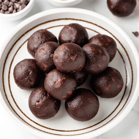 Cocoa Balls (5 ingredients + minutes!) - Texanerin Baking