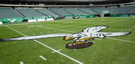 Eagles decorate Lincoln Financial Field Kelly Green for game vs. Miami