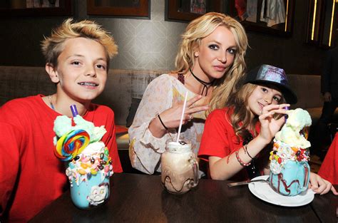 Britney Spears, Niece Maddie & Family Go to Disney World: See Pics ...