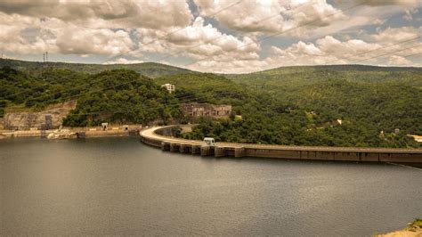 The Kariba Dam is the largest in the world. It could collapse