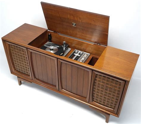 Mid Century Modern RCA STEREO CONSOLE- 50's - Mid Century RCA Record – The Vintedge Co.