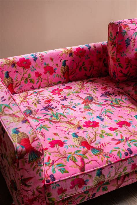 Milla Pink Bird of Paradise Velvet Sofa | Oturma odası fikirleri, Iç mekanlar, Ev iç mekanları