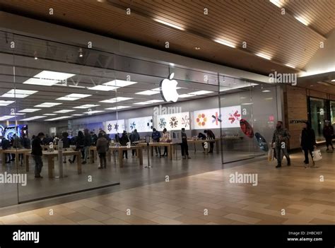 Delaware, U.S.A - December 17, 2021 - The Apple store inside of ...