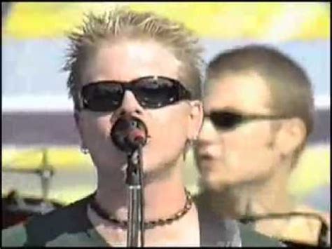 The Offspring - Self Esteem live at MTV Sports (trash on stage) - YouTube