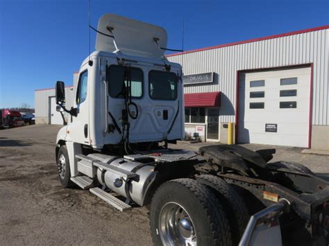 2009 Freightliner single axle - Next Truck Sales