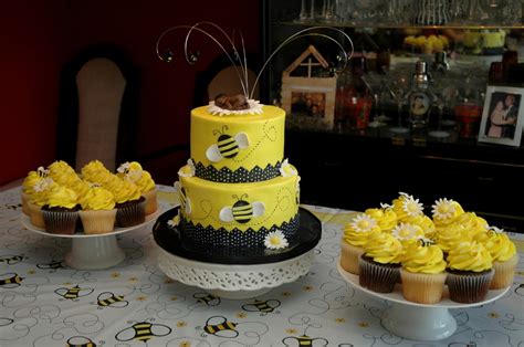 Bumble Bee Baby Shower Cake - CakeCentral.com