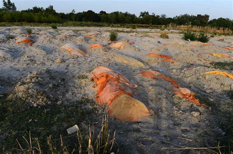 Indian state orders crackdown on practice of dumping bodies in river ...