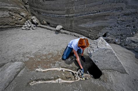 Headless Pompeii Victim Wasn't Crushed to Death, After All