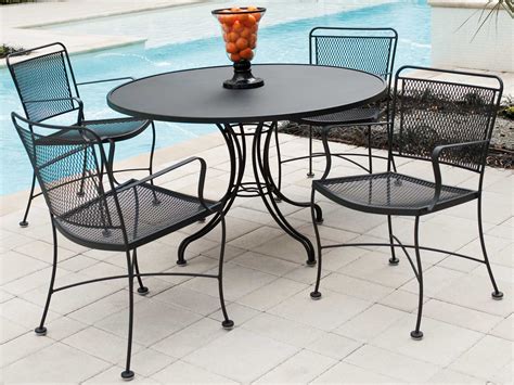 Woodard Wrought Iron Mesh 48'' Round Dining Table with Umbrella Hole | 280137