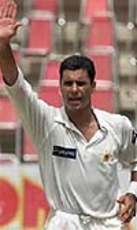 Waqar Younis bowling thumbnail 2002 | ESPNcricinfo.com