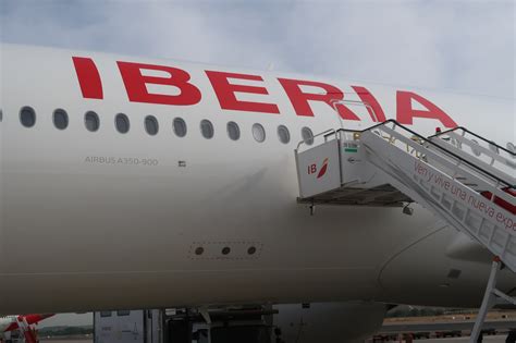 Flying Iberia A350 Business Class - flyctory.com