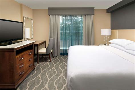 Embassy Suites by Hilton Atlanta Airport Hotel (Atlanta (GA)) - Deals, Photos & Reviews