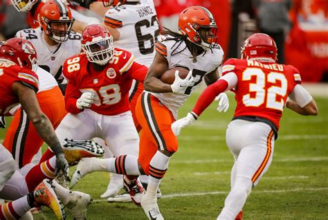 Browns, Chiefs clash in Week 1 playoff rematch with high hopes