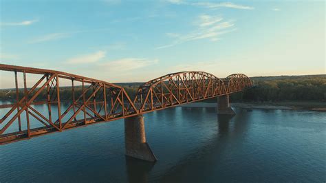 Bridge over the Missouri River in Bismarck, ND. [OC] [3840x2160] : r ...