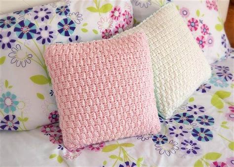 18 Beautiful Free Crochet Pillow & Cushion Patterns