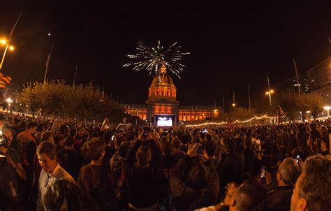 File:San Francisco Giants Fans Celebrating World Series Win 2014.jpg ...