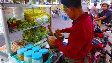 So Famous ! Popular BOK LAHONG (Khmer Papaya Salad) in Phsar Leu Siem Reap | Cambodian Street ...