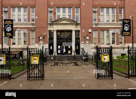 High school mascot Banque de photographies et d’images à haute ...