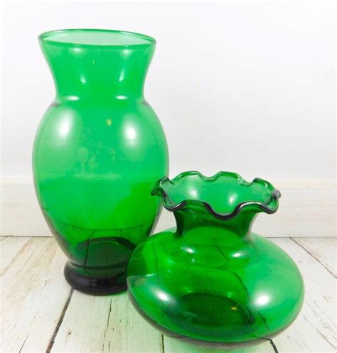 Green glass Vases,ruffled,anchor hocking,green,emerald glass,mid century modern,vintage glass ...