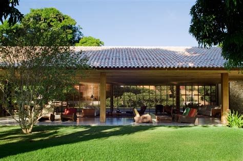 Traditional Architecture Of An Ecological House In Brazil | iDesignArch ...