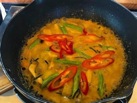 Cooking Lesson - Phaenang Curry Chicken