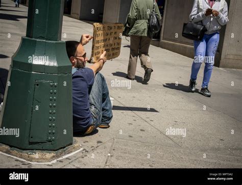 Homeless Beggar New York City Stock Photos & Homeless Beggar New York City Stock Images - Alamy