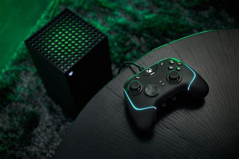 Razer's Wolverine V2 Chroma features interchangeable thumb sticks | Engadget