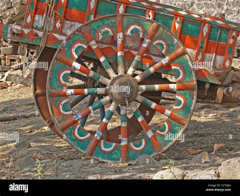 Bullock cart wheels hi-res stock photography and images - Alamy