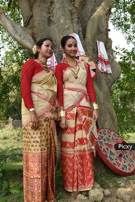 Bihu Dance Costume