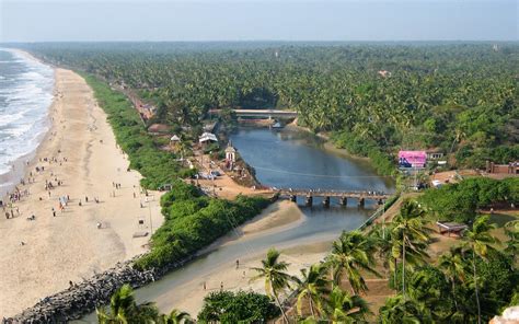 Payyambalam Beach / Kerala / India // World Beach Guide