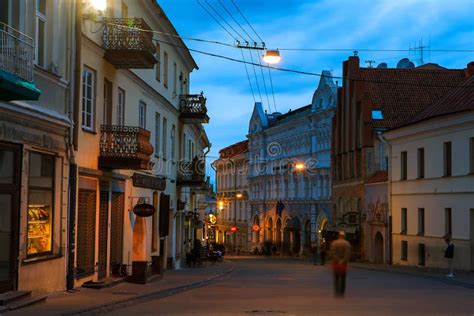 Vilnius old town at night editorial photo. Image of famous - 118468826