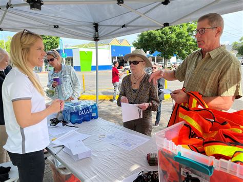 Volunteer with the Rose Festival